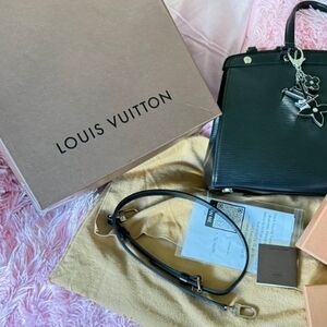 Louis Vuitton Elegant Black Shoulder Bag